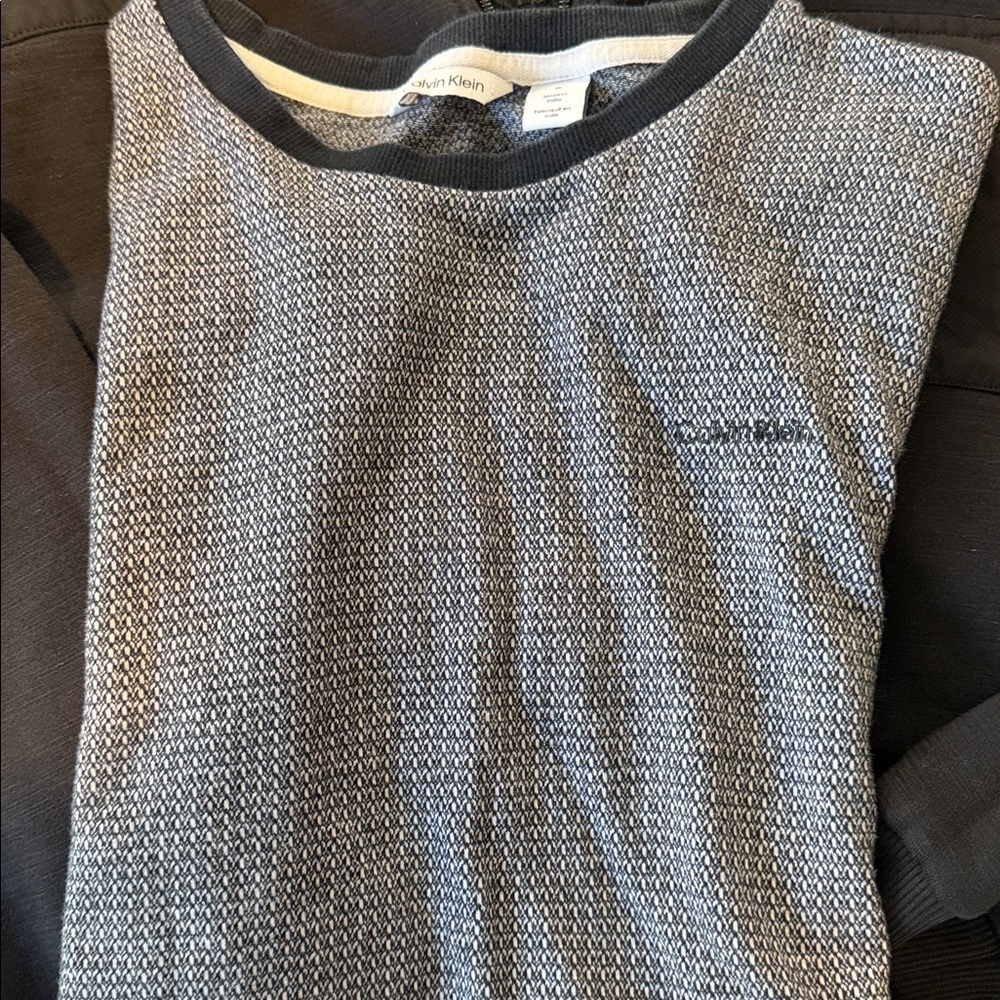 Calvin Klein 3 T-Shirts and one black quarter zip. 4 shirts total. mens medium - Picture 6 of 8
